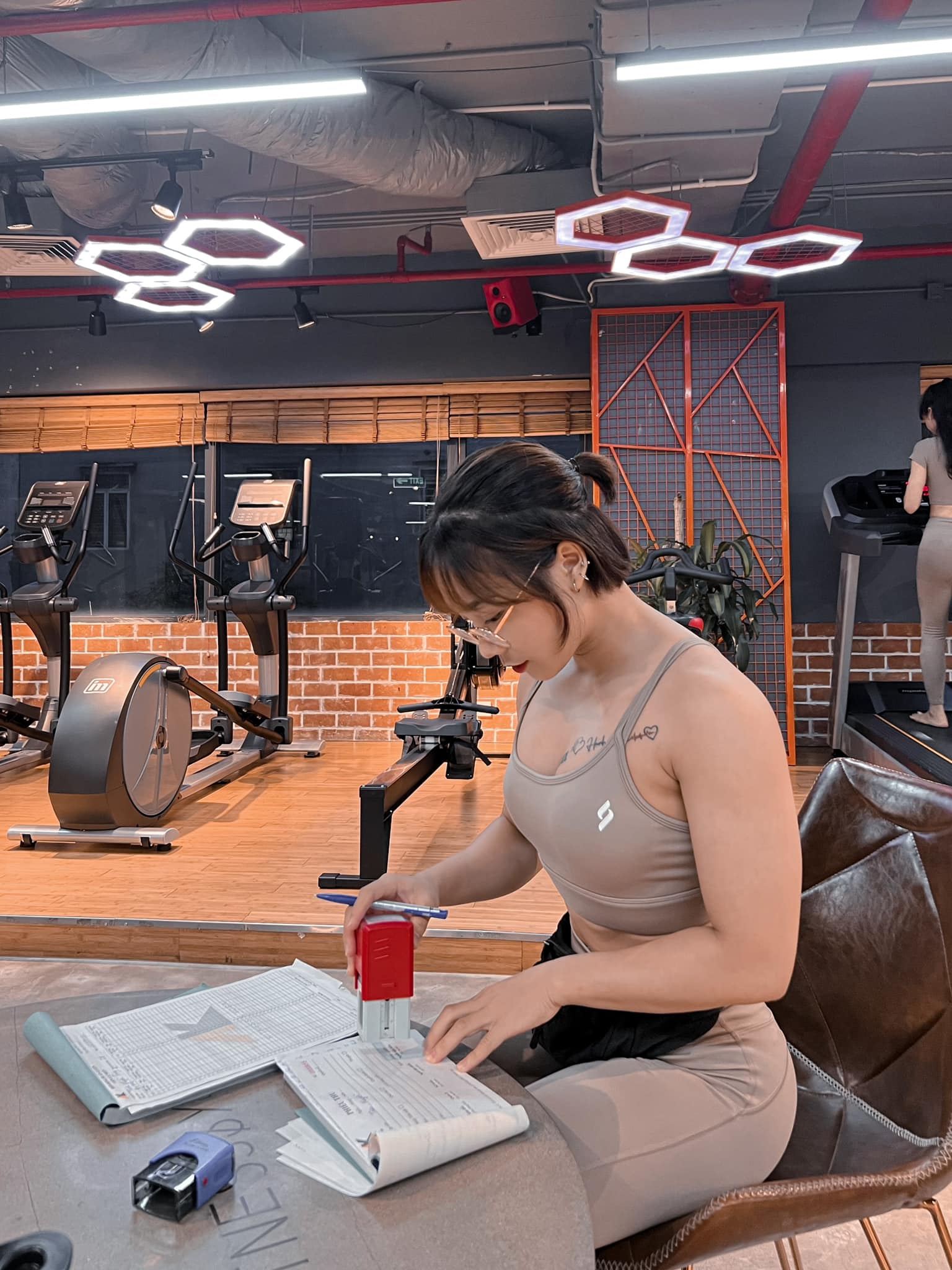 Hồng Hạnh gymer hanhsan2910