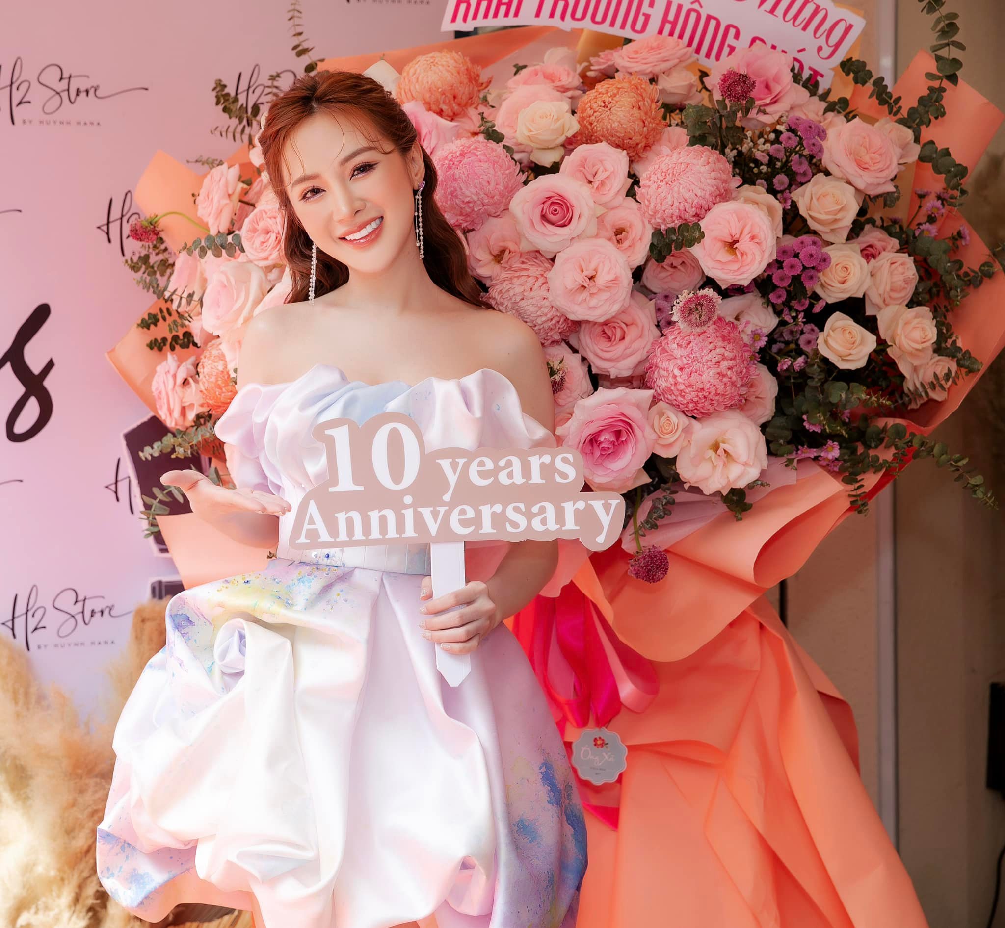 Kelly Nguyễn Kellyzit