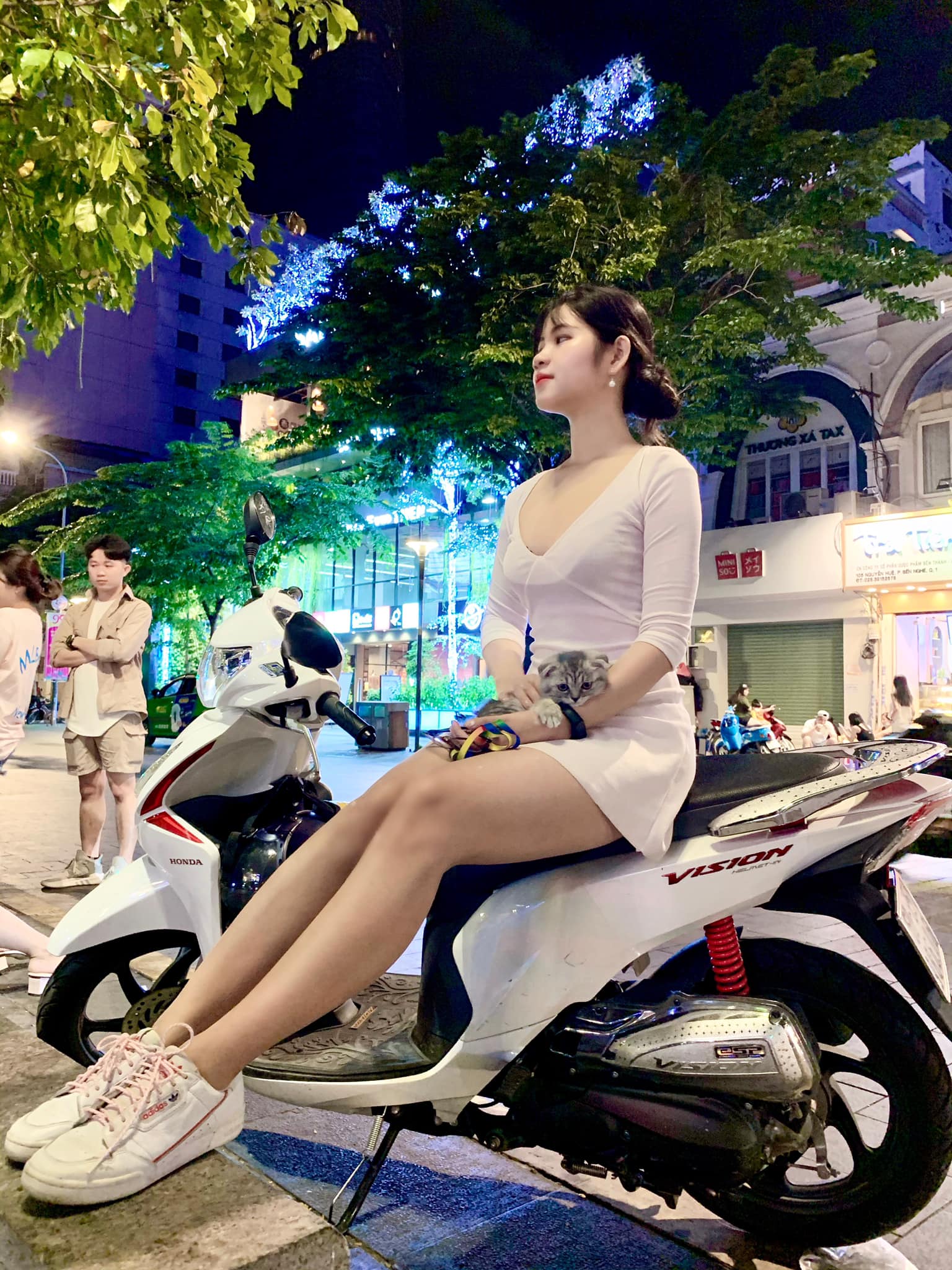 Kiều Linh meocondangyeu.lina