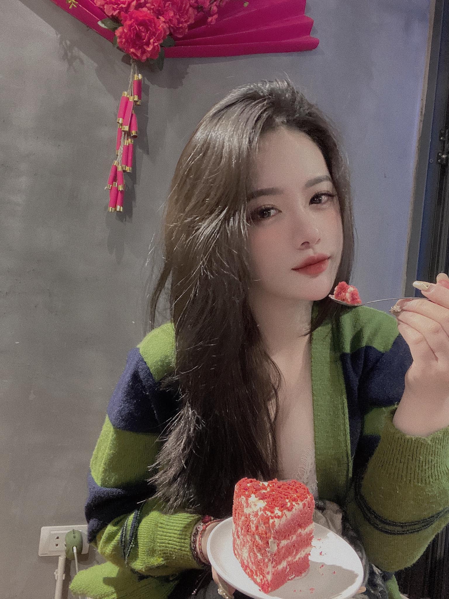 Link facebook, Hotgirl Facebook, Gái xinh facebook, KOLs facebook, Ảnh gái xinh, Hotgirl Nguyễn Hương Quỳnh Quynhquyenruhihi