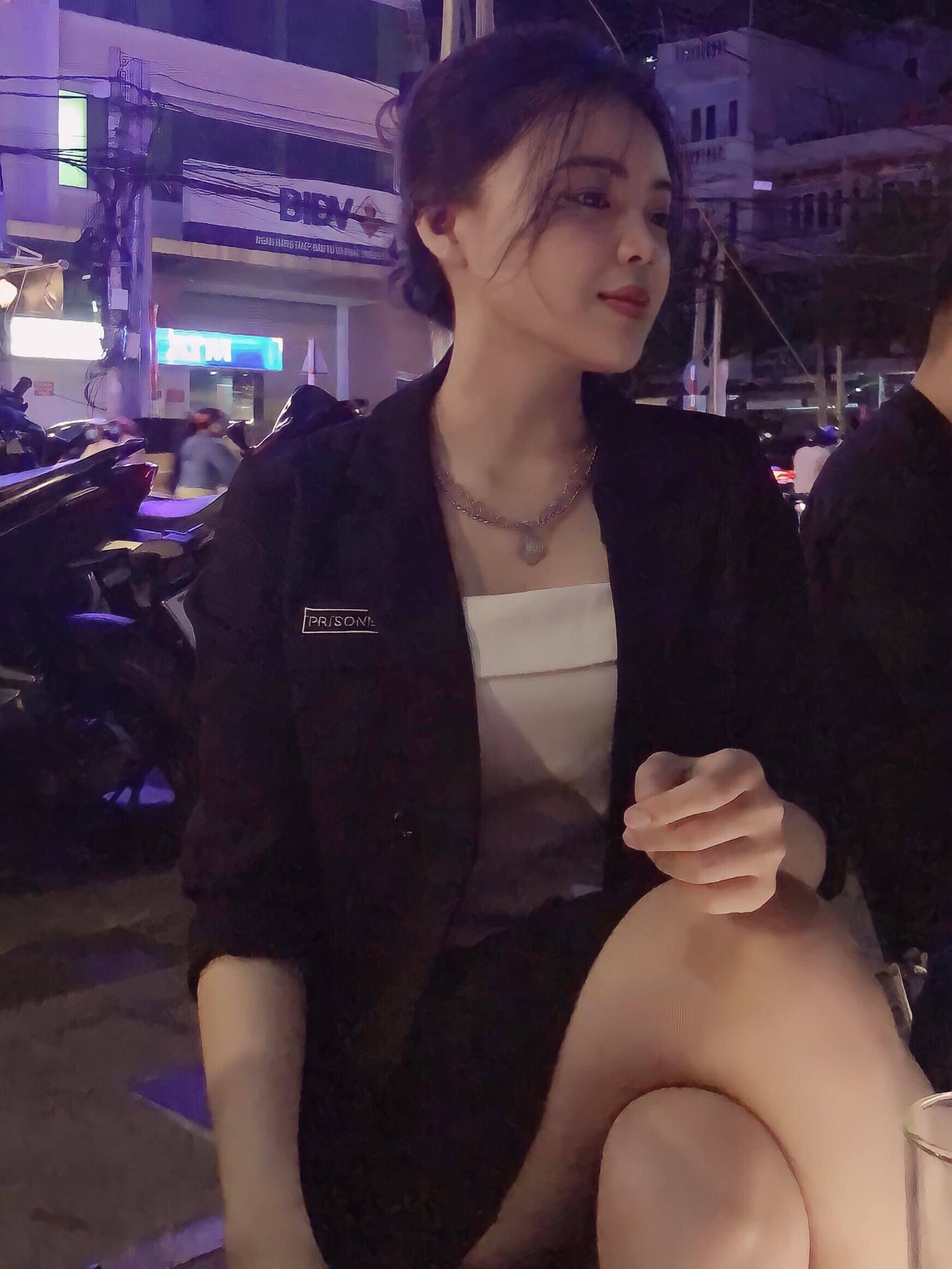 Phạm Nguyễn Hạ Vi harley.pham1701