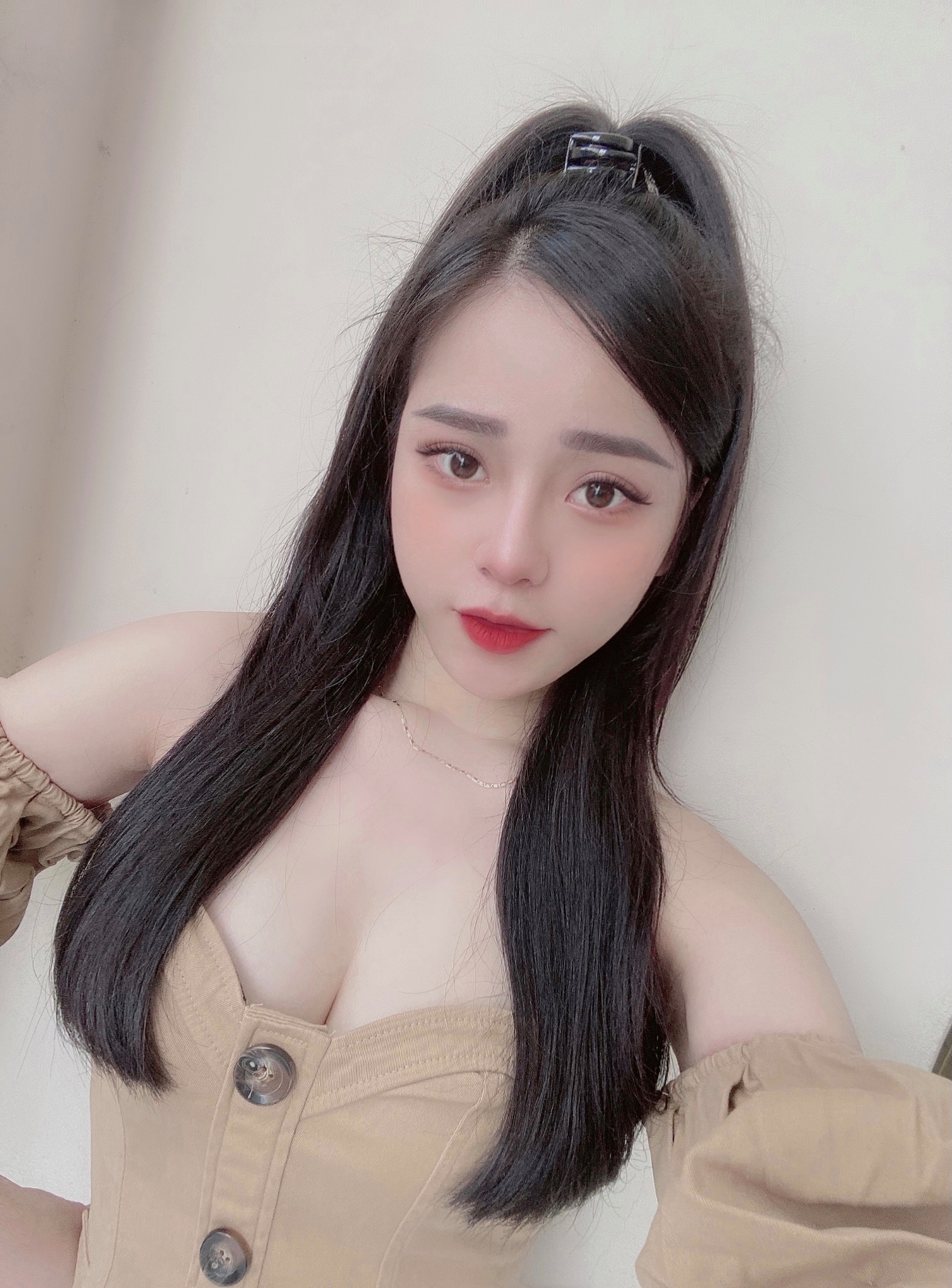 Thùy Linh Nguyễn profile.php?id=id=100071065833321 Link facebook, Hotgirl Facebook, Gái xinh facebook, KOLs facebook, Ảnh gái xinh, Hotgirl