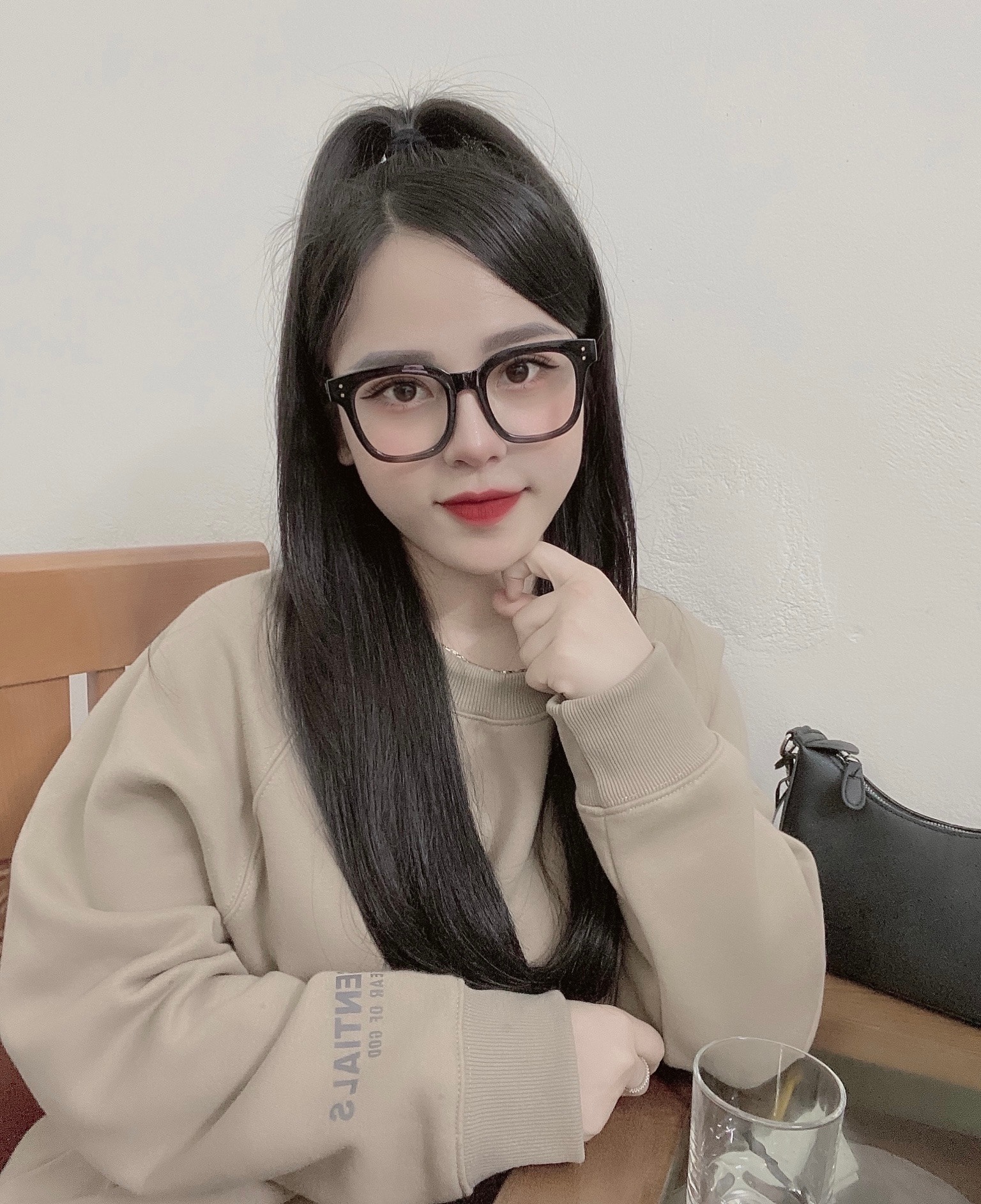 Thùy Linh Nguyễn profile.php?id=id=100071065833321 Link facebook, Hotgirl Facebook, Gái xinh facebook, KOLs facebook, Ảnh gái xinh, Hotgirl