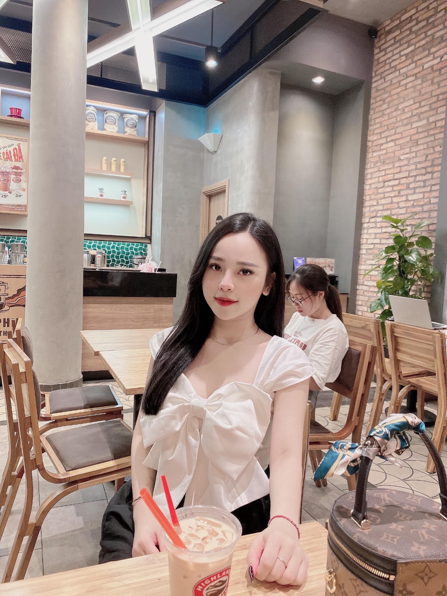 Link facebook, Hotgirl Facebook, Gái xinh facebook, KOLs facebook, Ảnh gái xinh, Hotgirl Thùy Linh Nguyễn profile.php?id=id=100071065833321