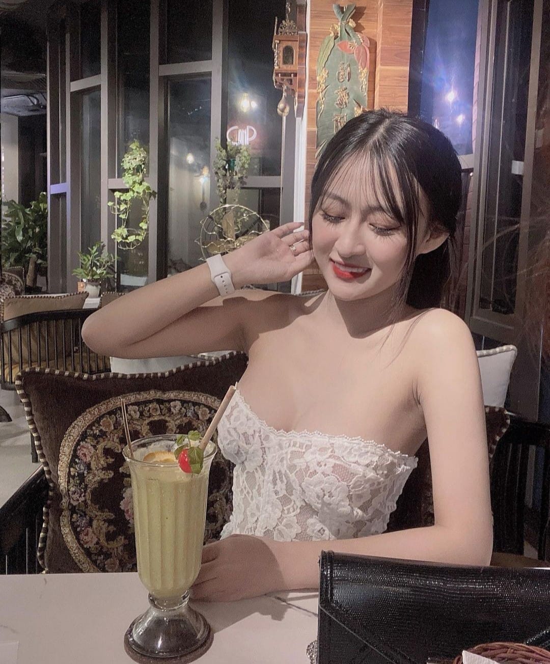 Trần Trúc Linh id=100076986403058